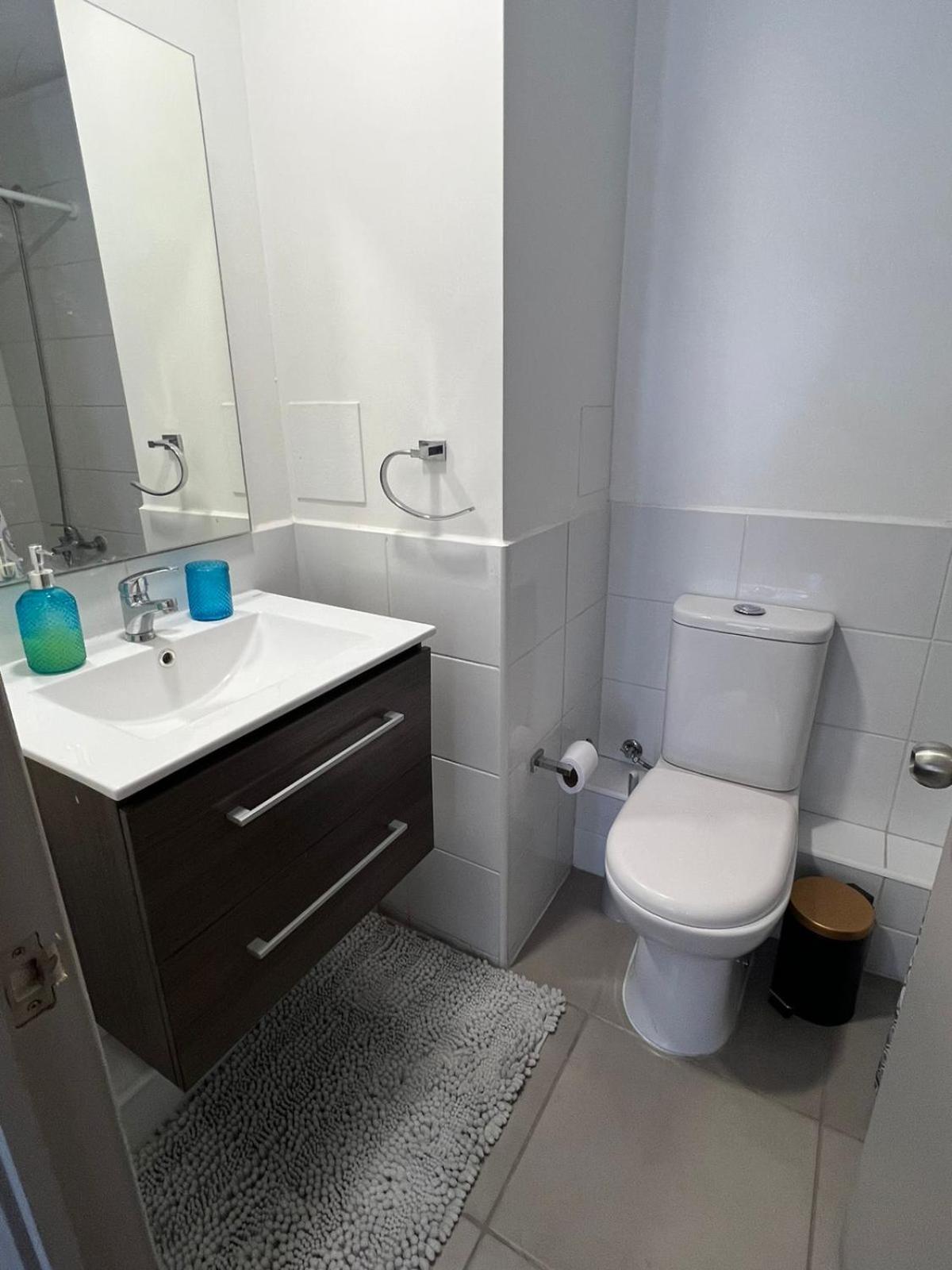 Apartament Central Aire Acondicionado Y Familiar 2 Y 2 Banos Privados Wifi Y Parking